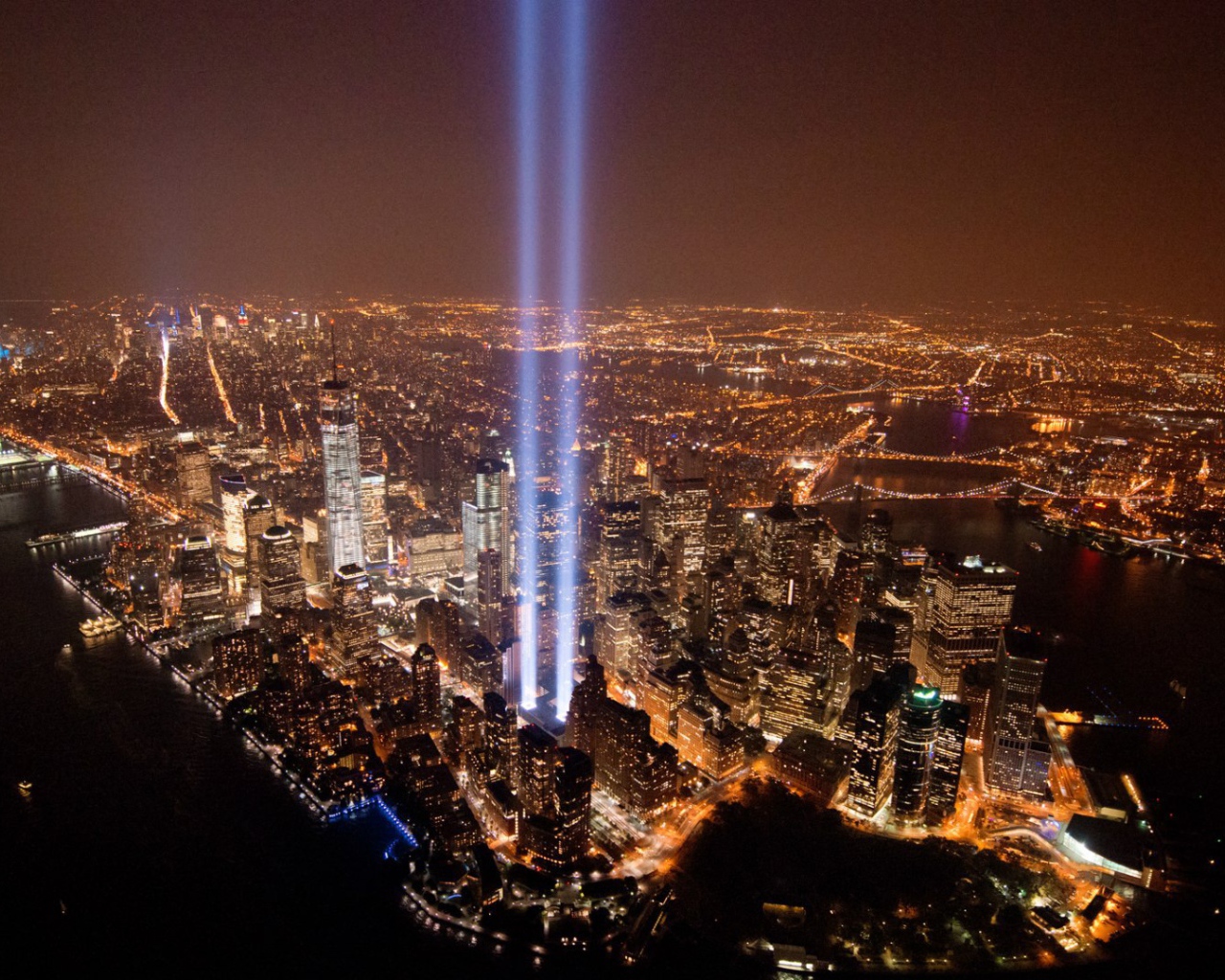 Башни из света в Нью-Йорке
