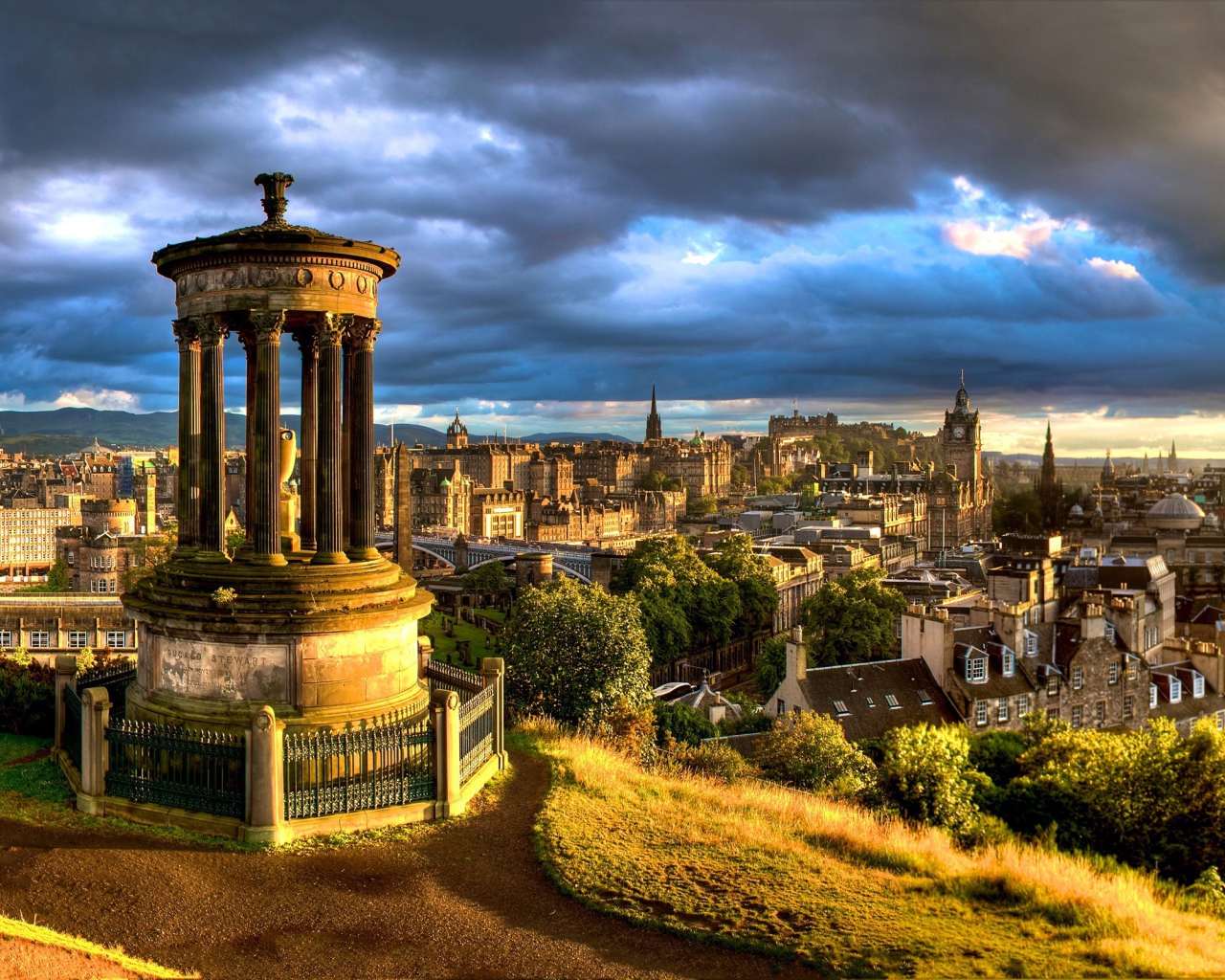 Вид на город Эдинбург