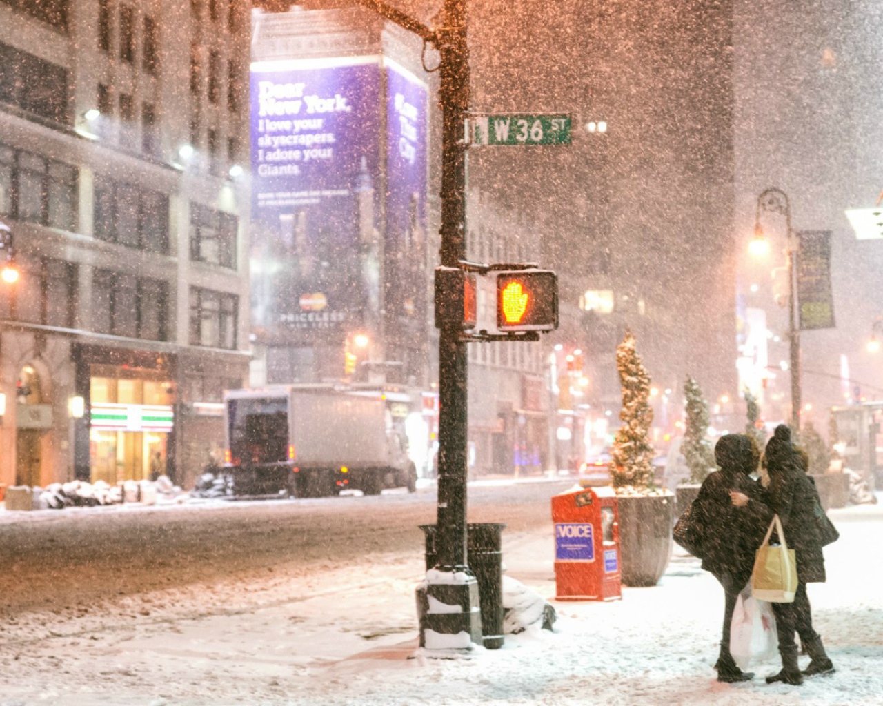 Зимний снегопад в Нью-Йорке