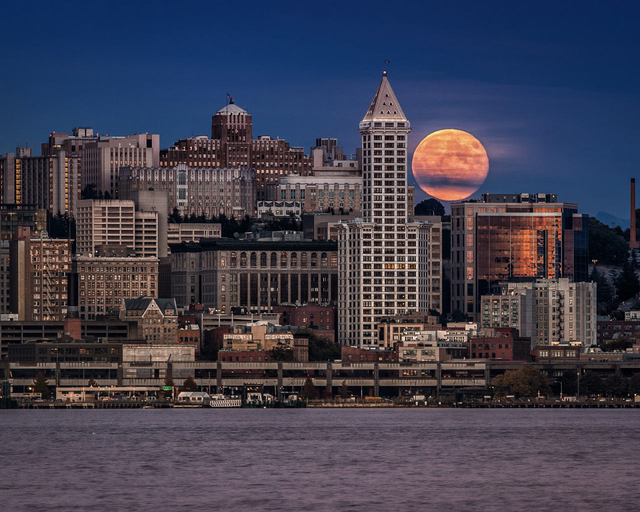 Лунная ночь в Сиэтле