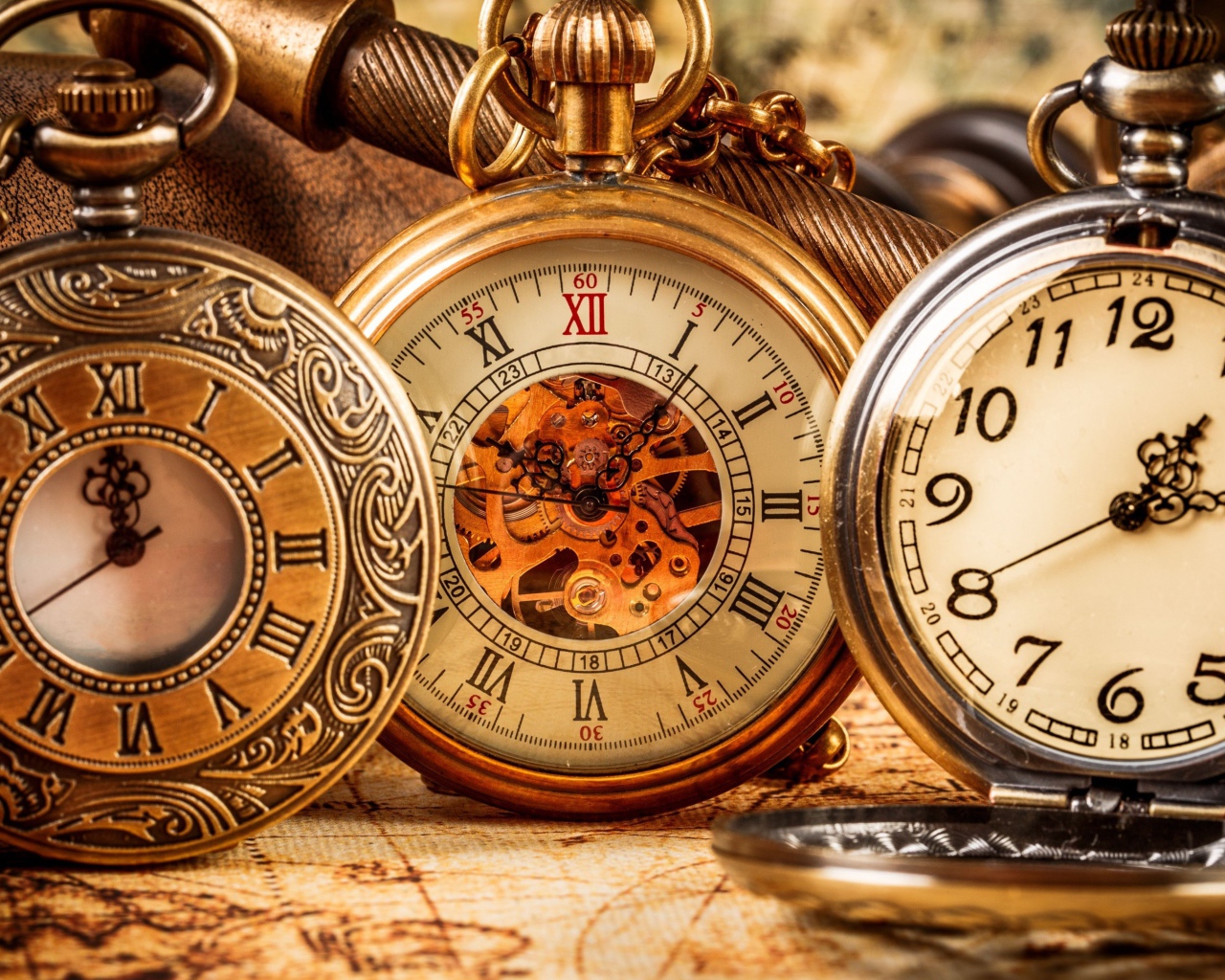 Старинные часы из драгоценных металлов