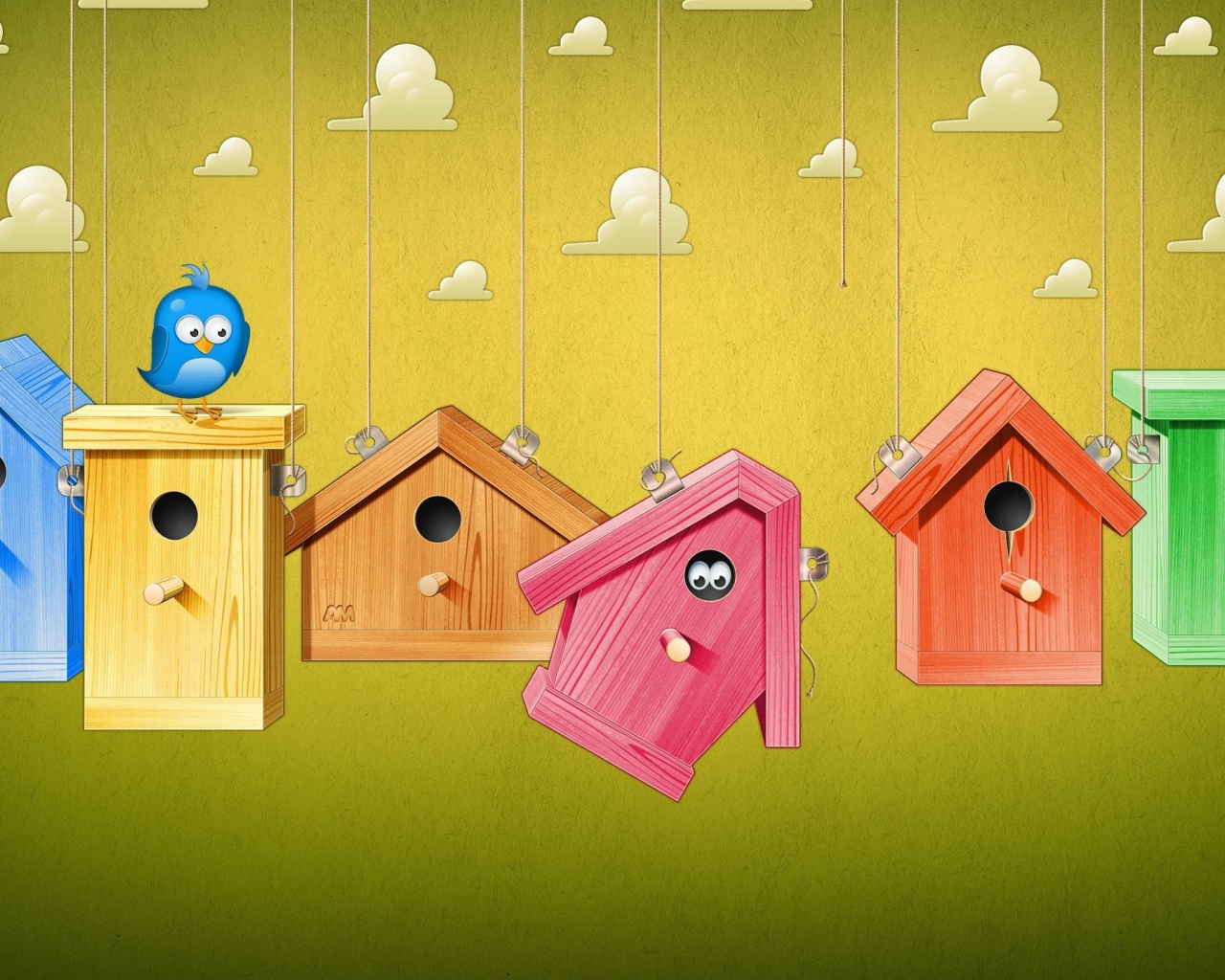 Скворечники на веревках среди облаков