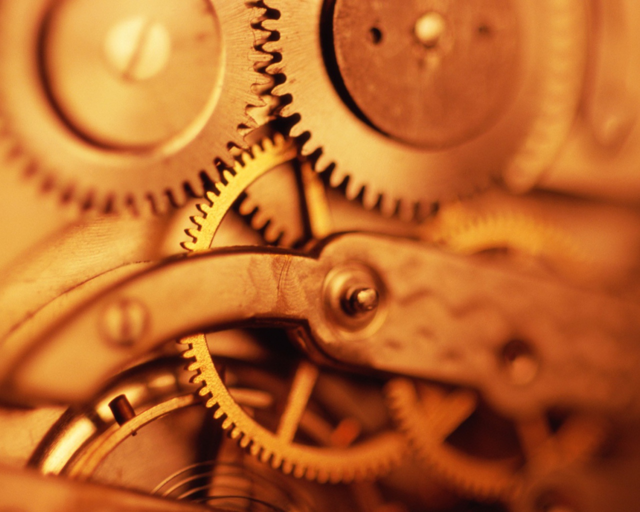 Медные шестеренки в механизме