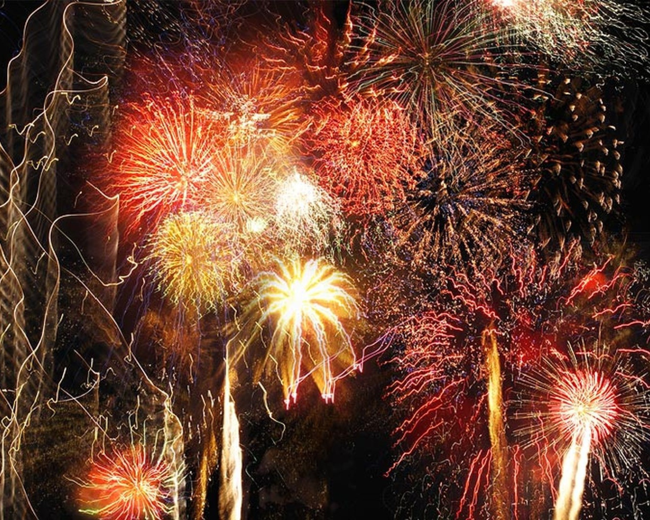 Яркий новогодний фейерверк