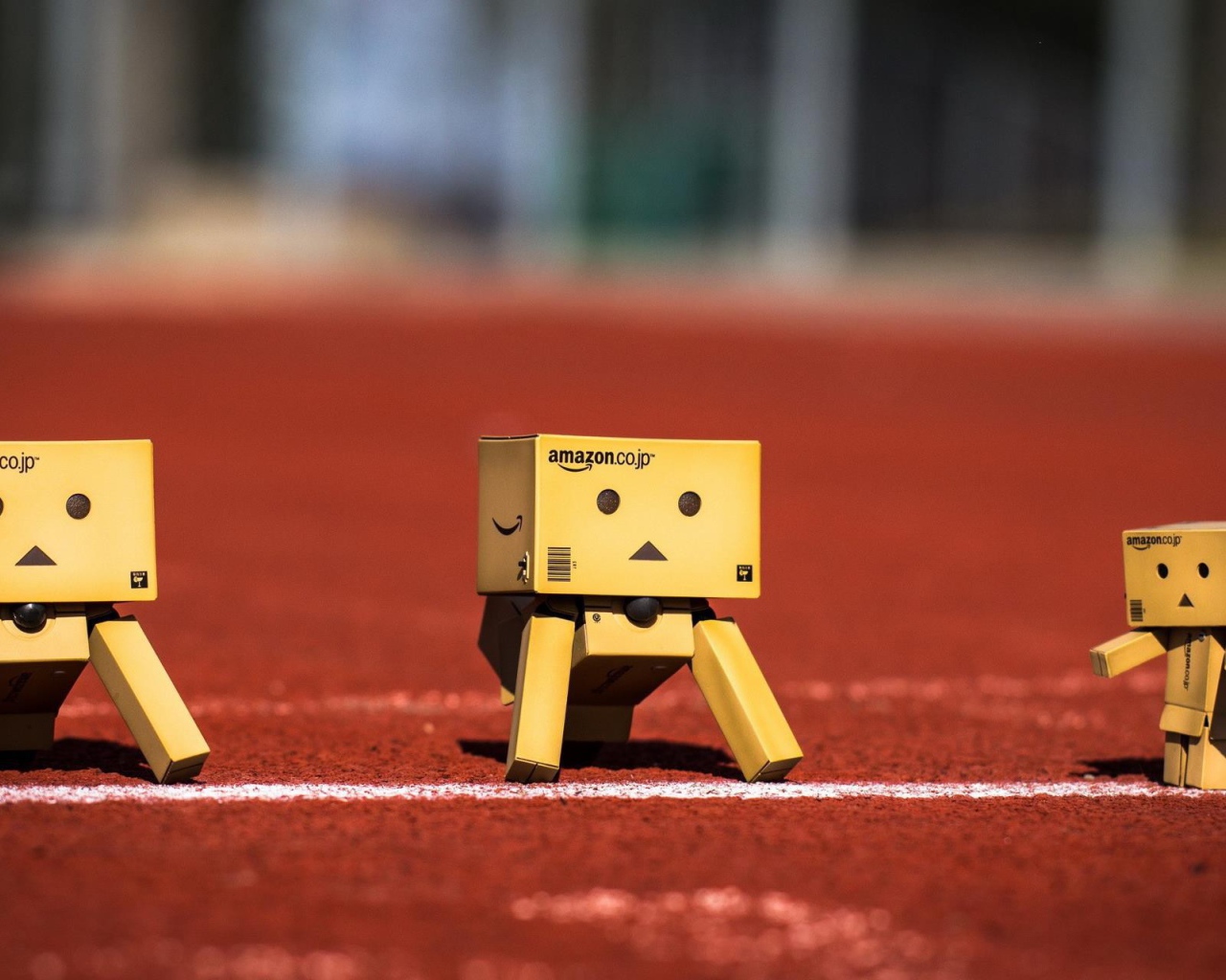 Картонные человечки на беговой дорожке