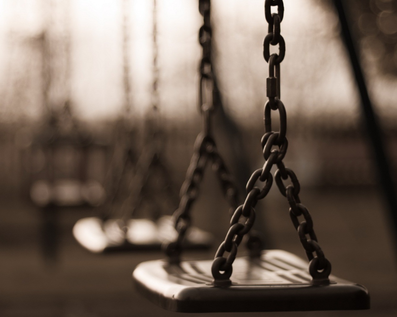 Детские качели на цепях