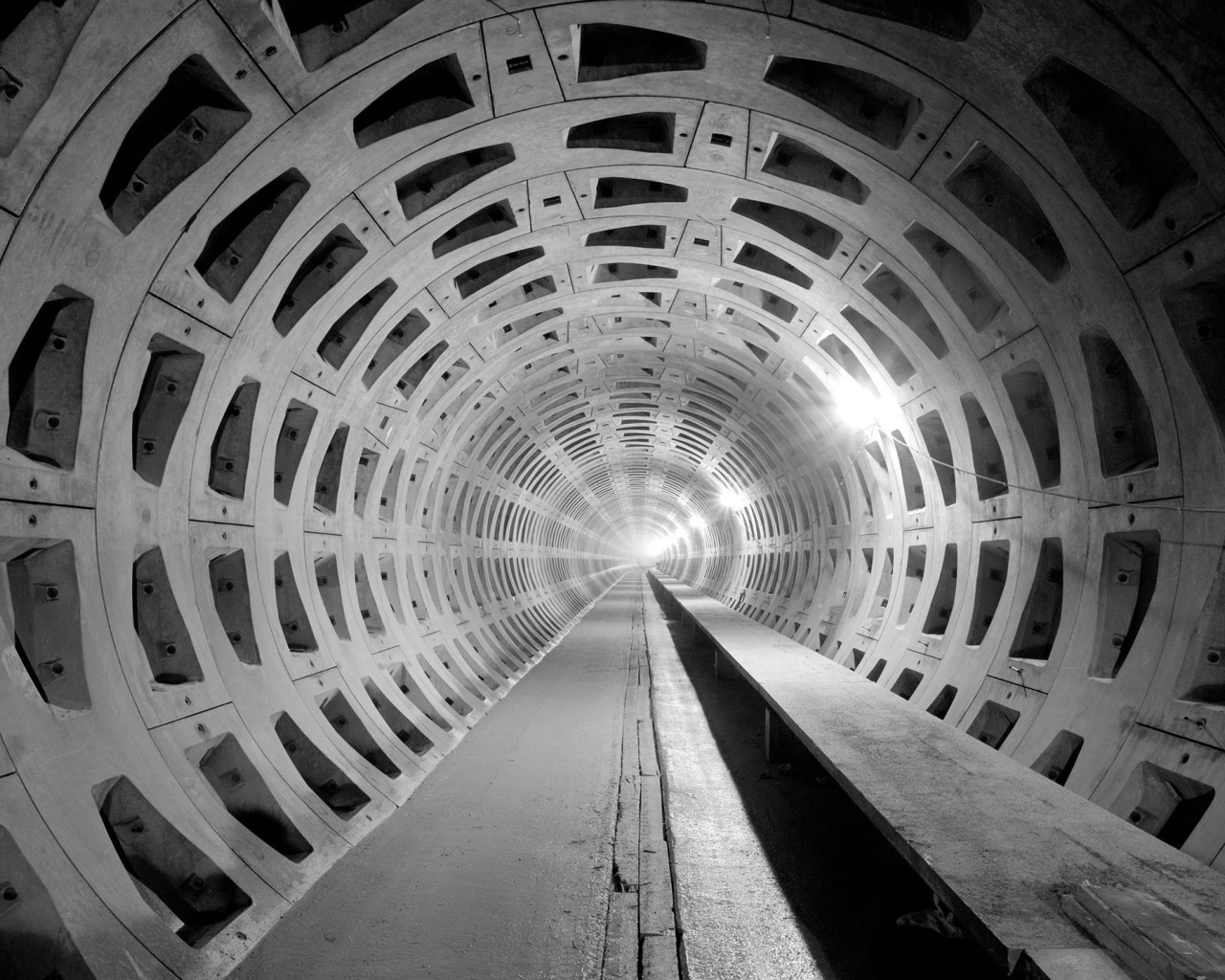 Строительство тоннеля из бетона под землей