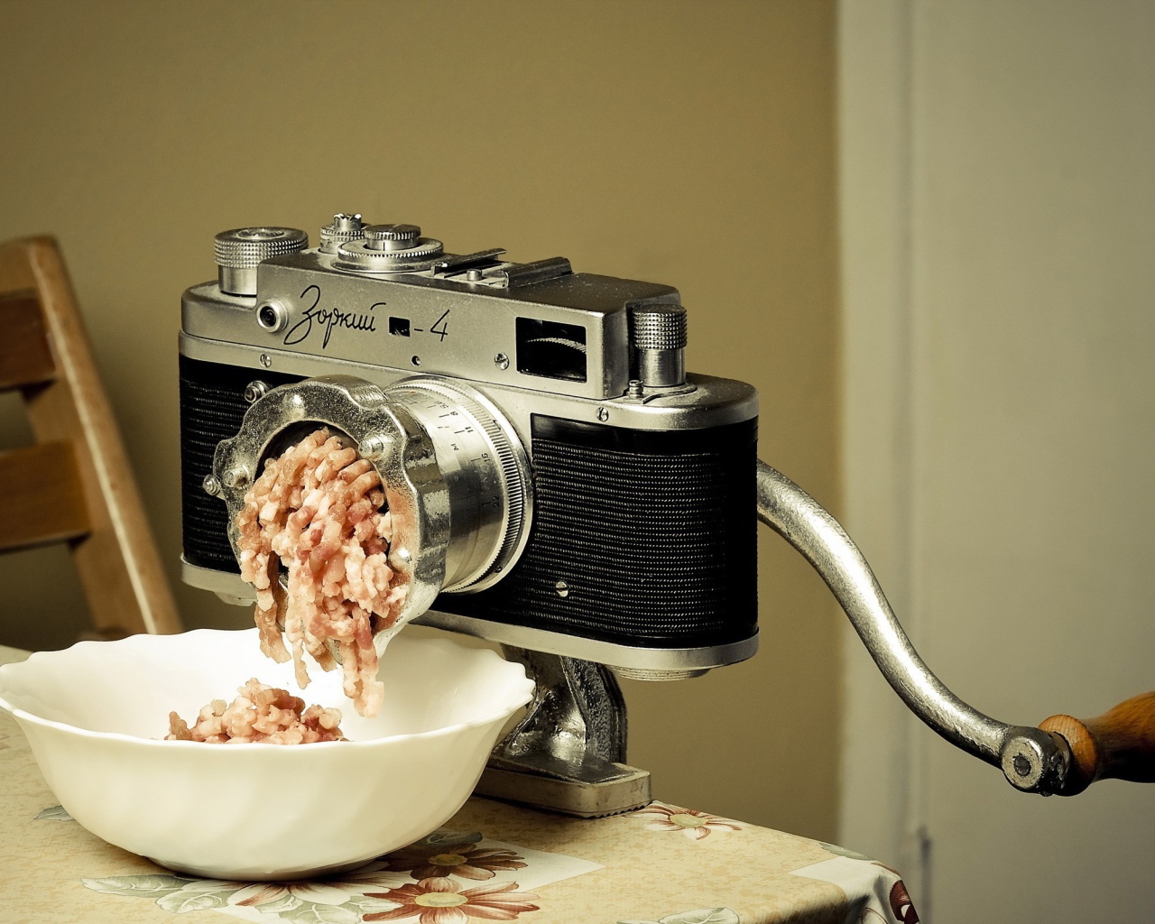 Креативная мясорубка из фотоаппарата