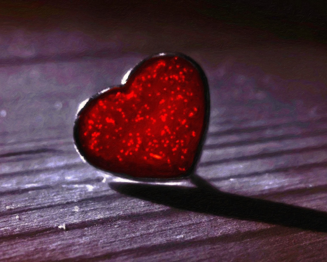 Кристальное красное сердце