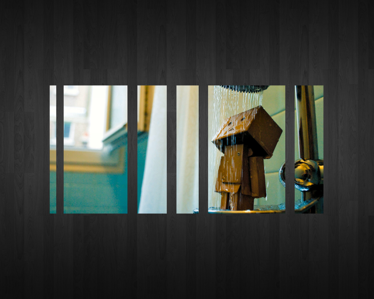 Дандо под душем, черный фон