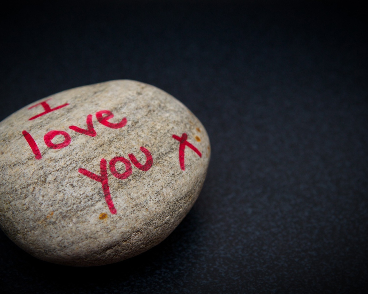 Признание в любви на морском камне