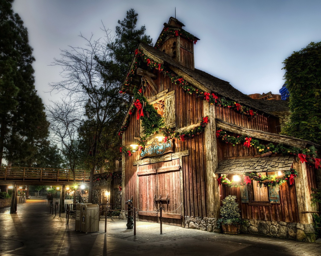 Украшение деревянного домика