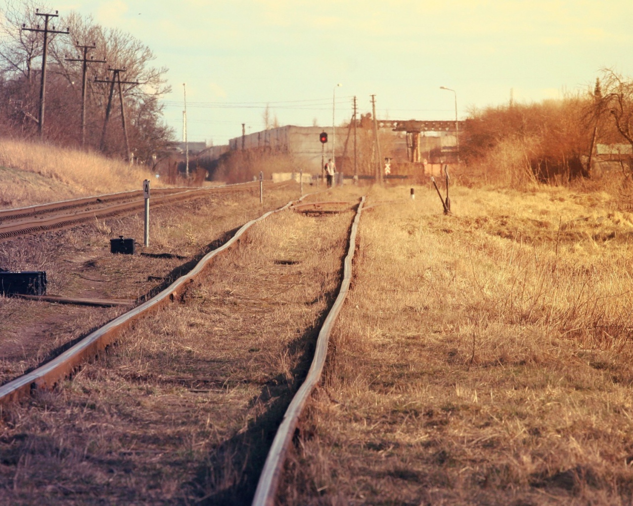 Деформированные старые рельсы