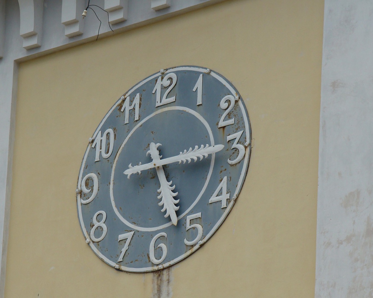 Циферблат уличных часов