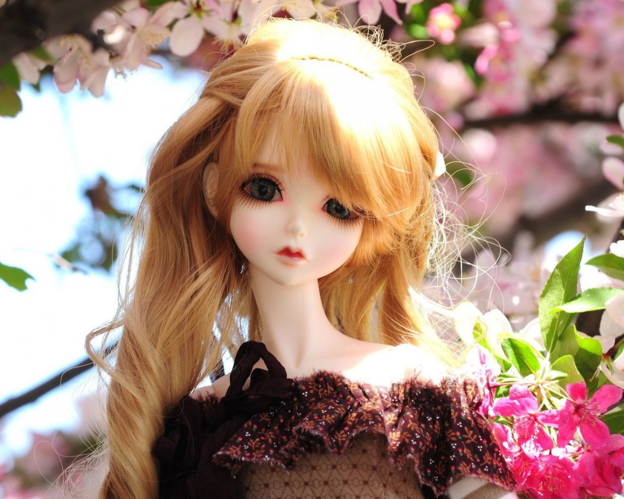 Кукла с грустным взглядом