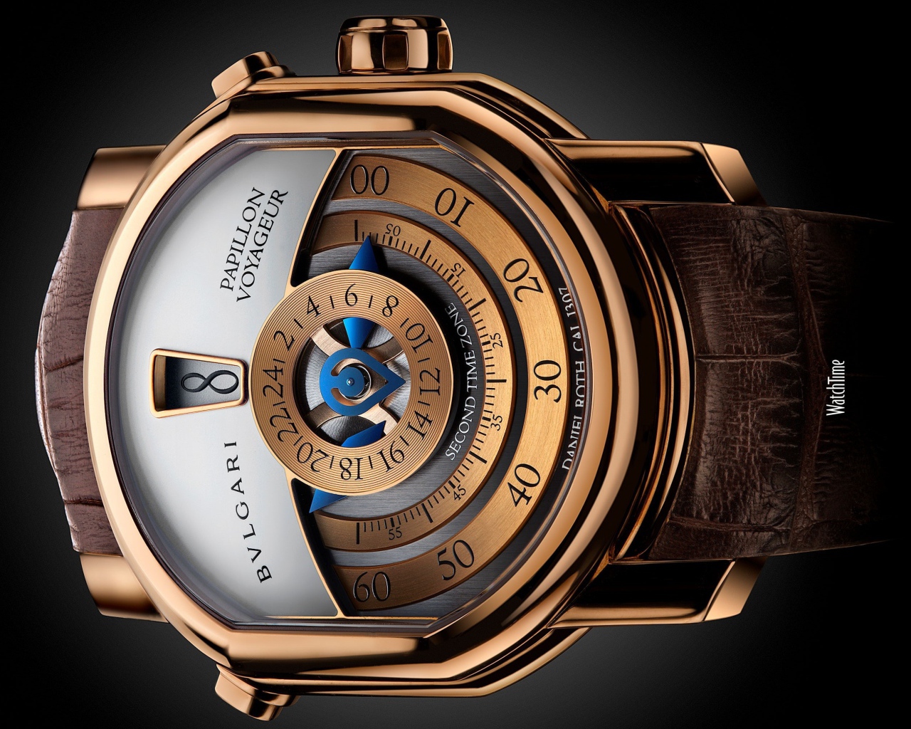 Дорогие часы на коричневом кожанном ремешке