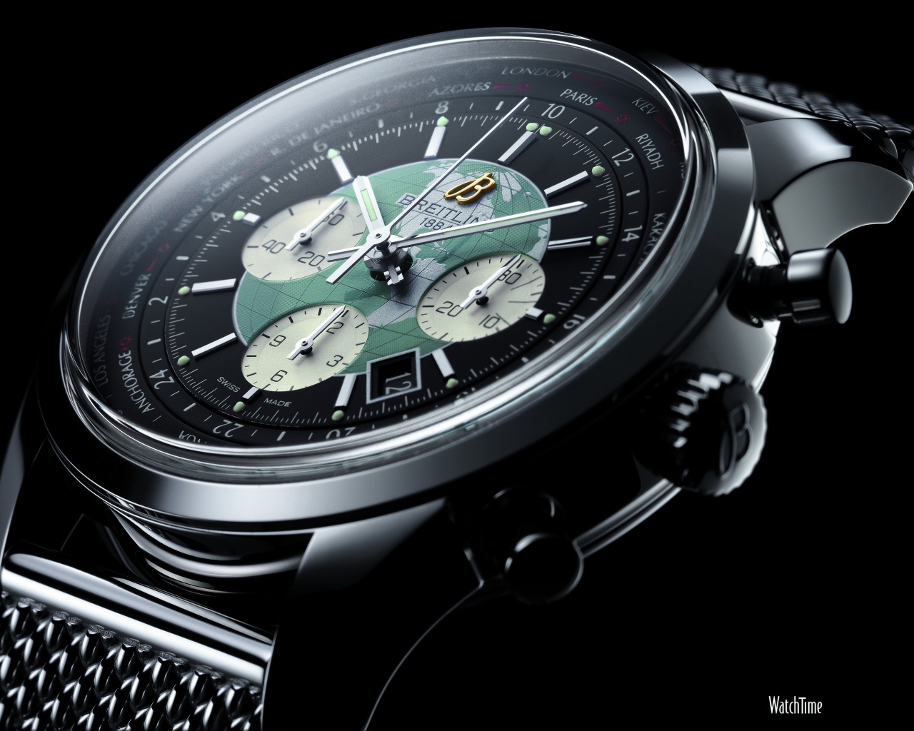 Дорогие наручные часы с картой мира на циферблате