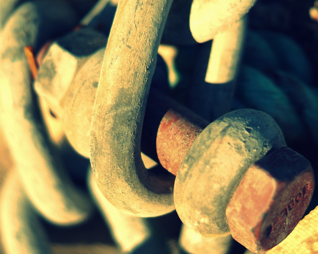 Крепление железной цепи