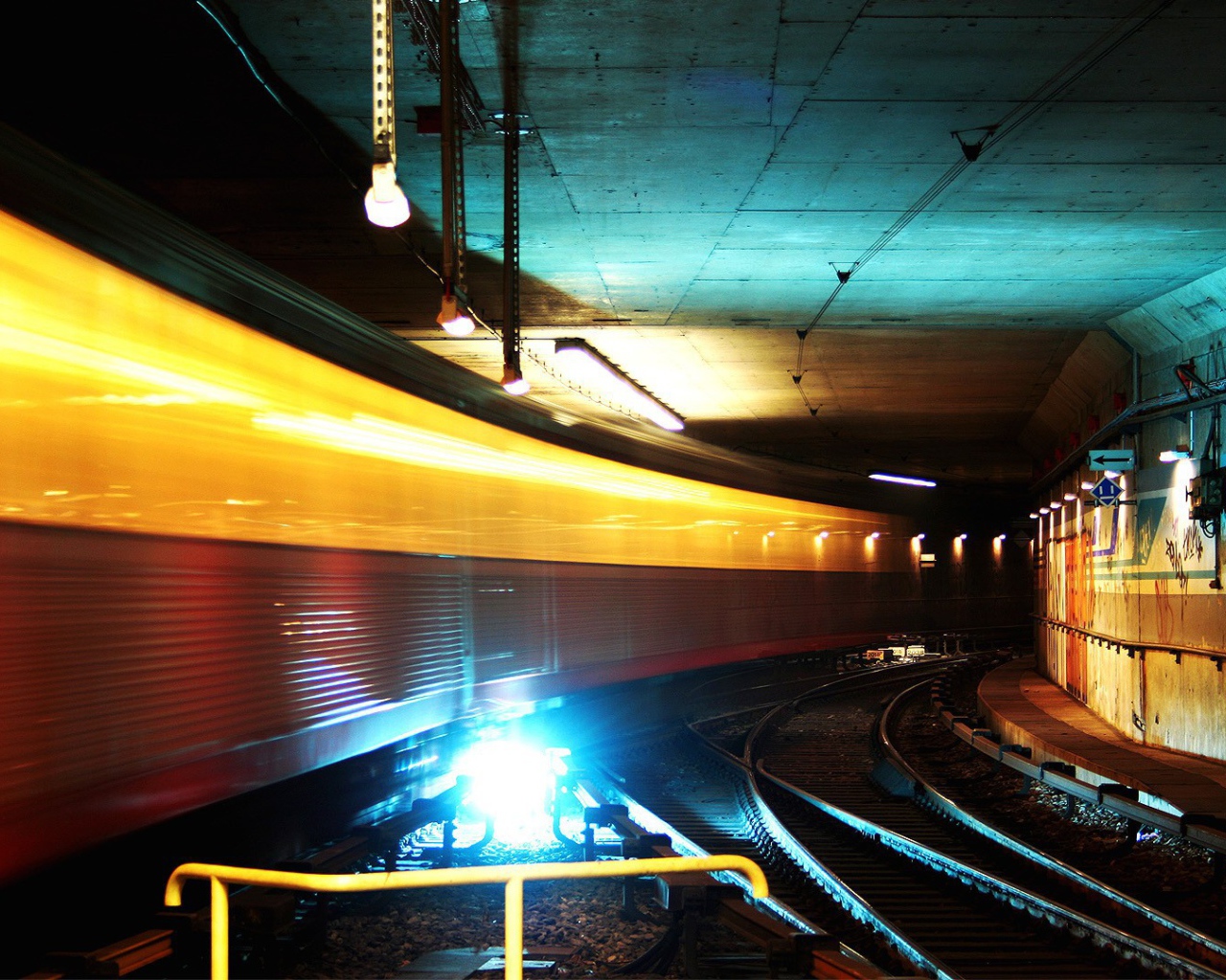 Развилка пути в тоннеле метро