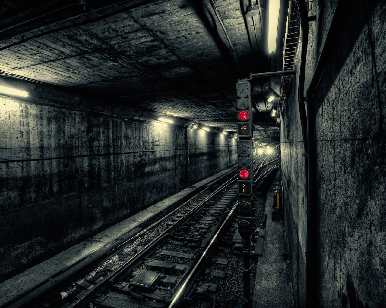 Мрачный тоннель метро