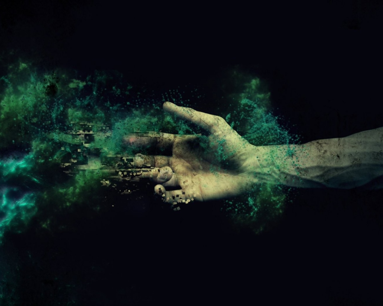 Рука распадается на зеленую пыль