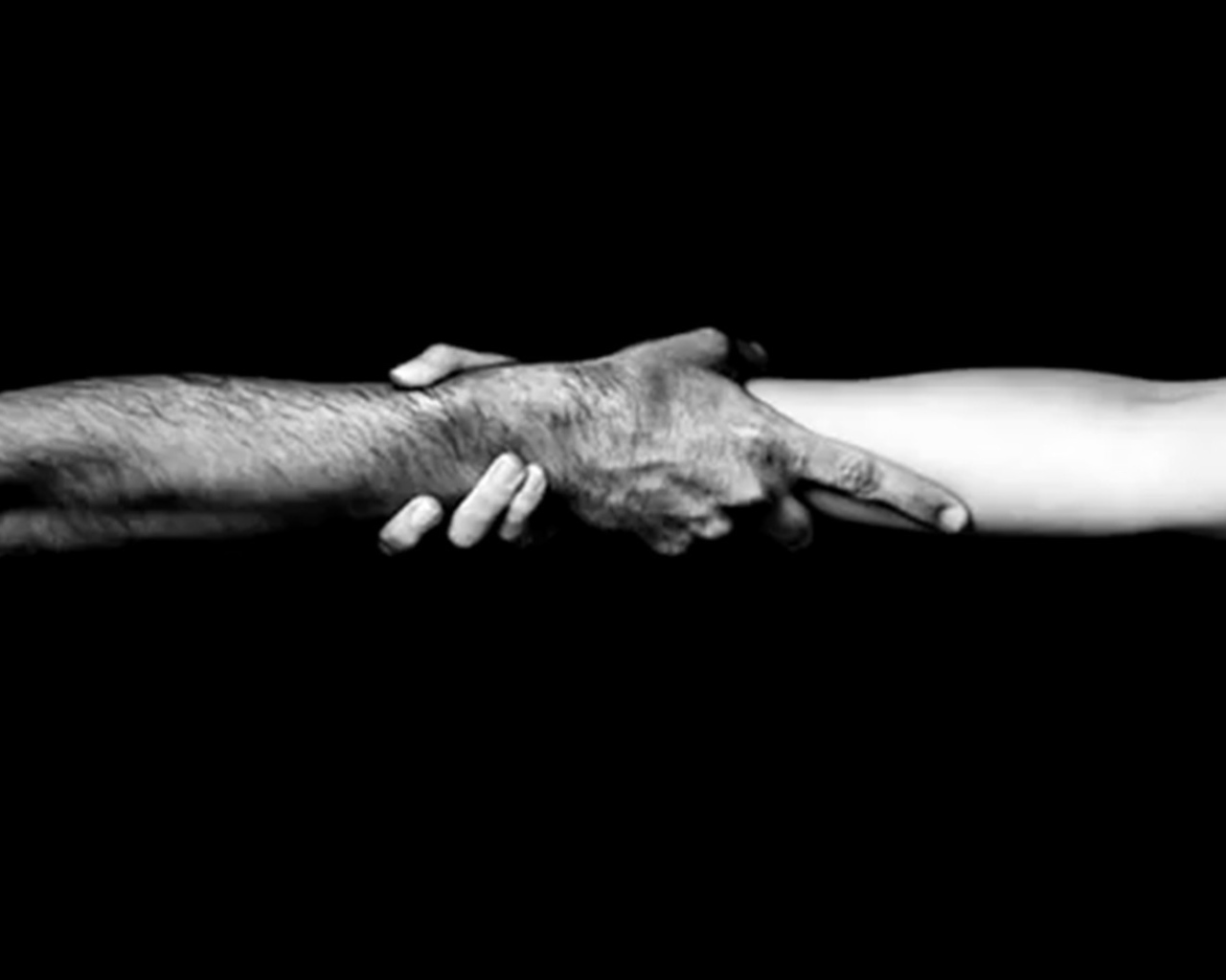 Рукопожатие мужчины и женщины