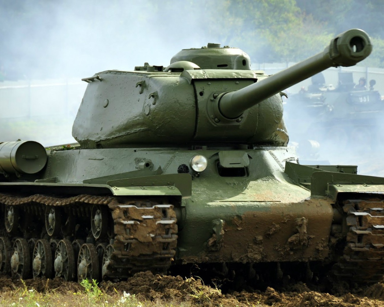 Тяжелый танк ИС-2 времен ВОВ