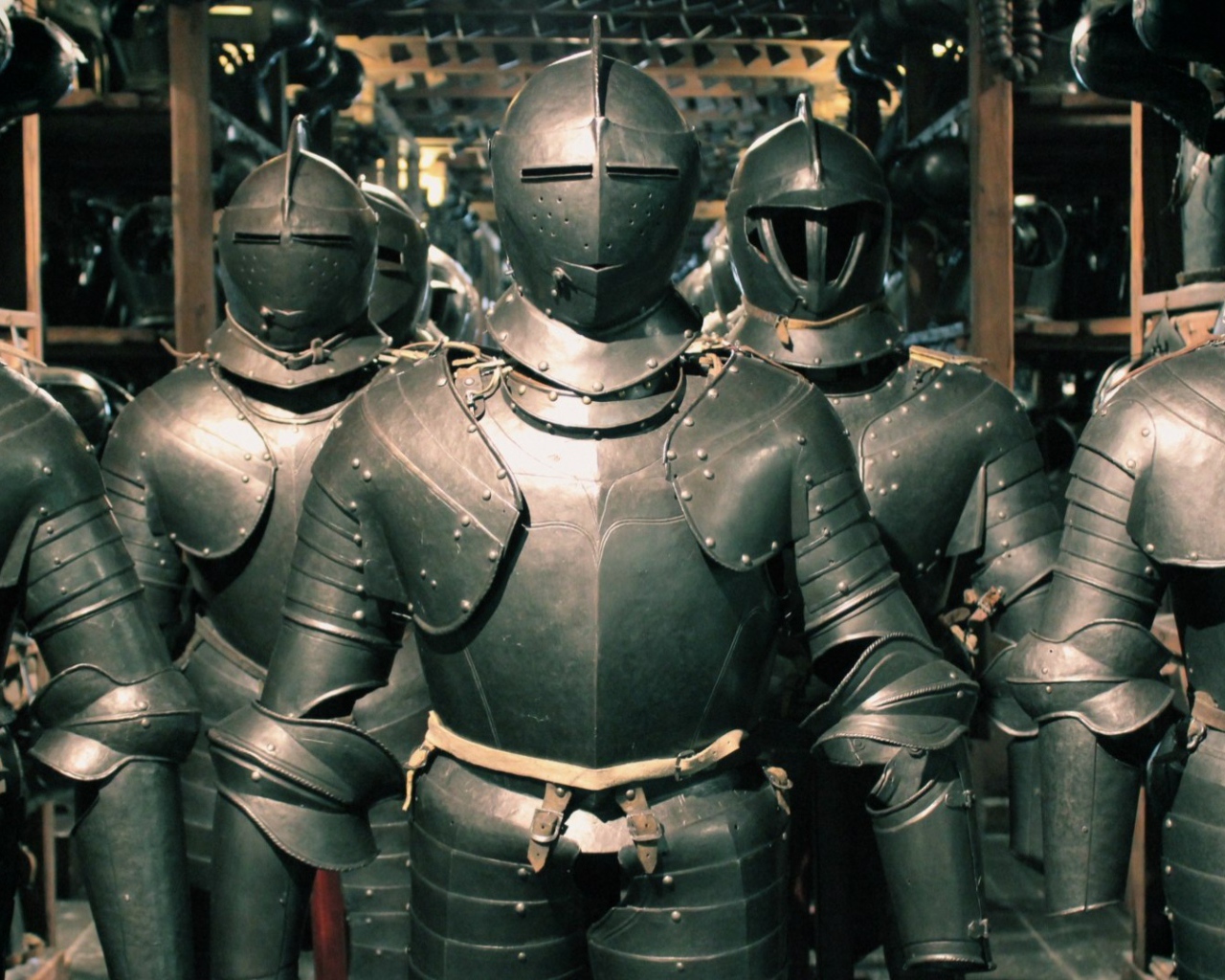 Железные рыцарские латы