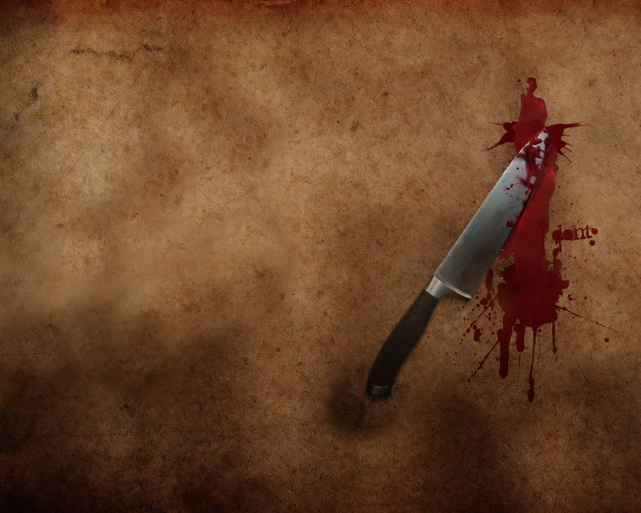 Кухонный нож с кровью