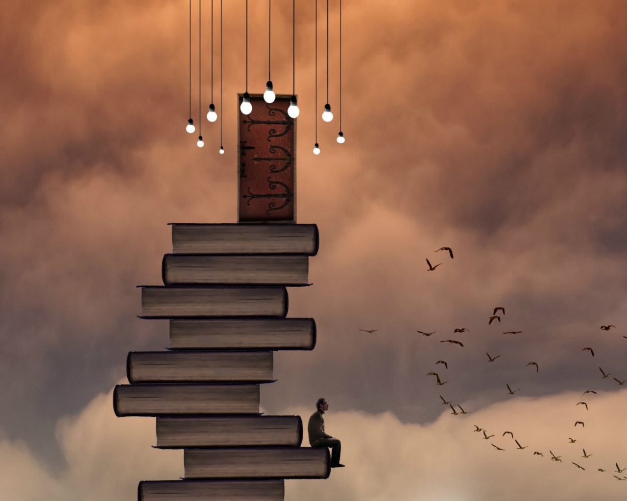 Стопка больших книг