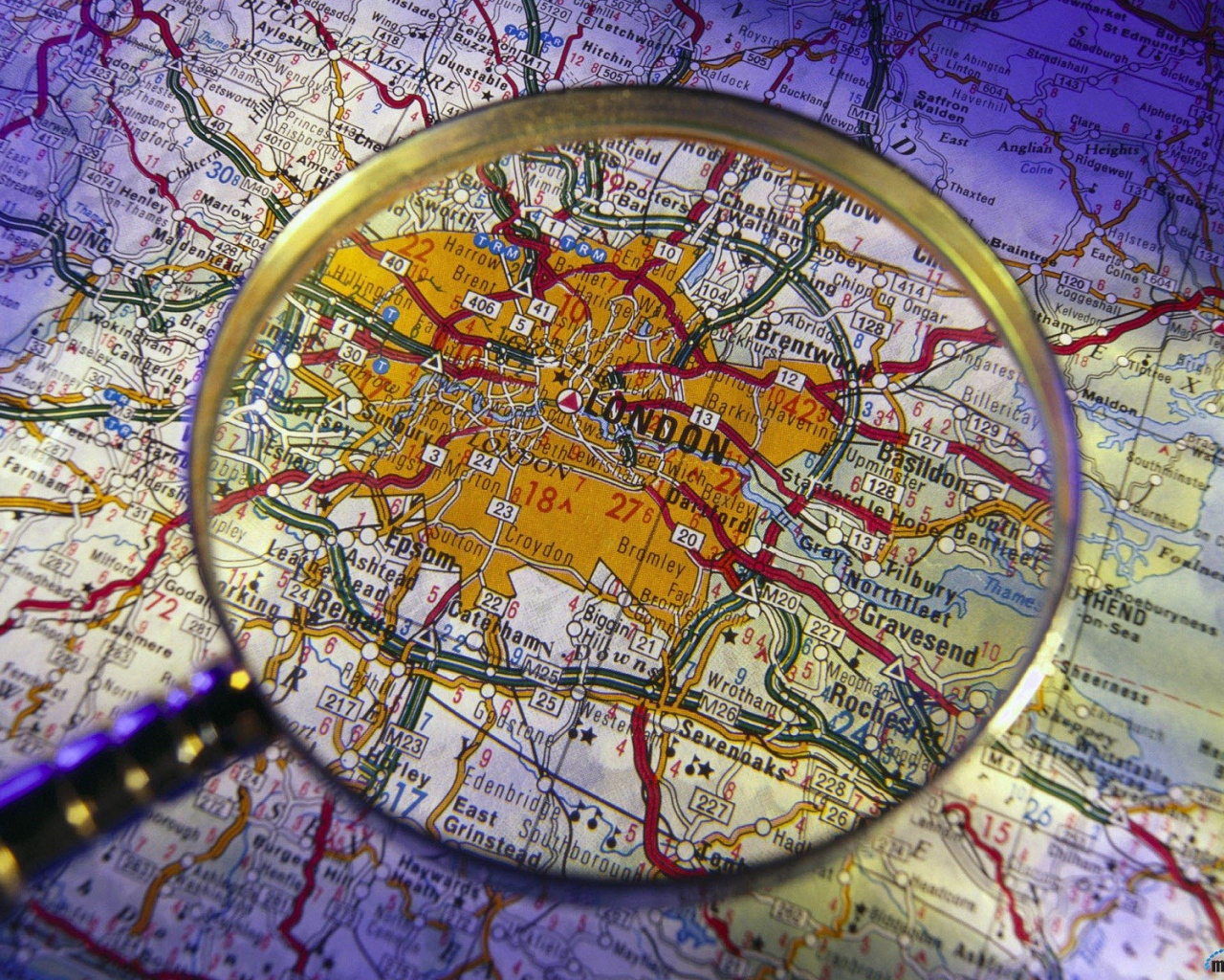 Лупа на карте Лондона