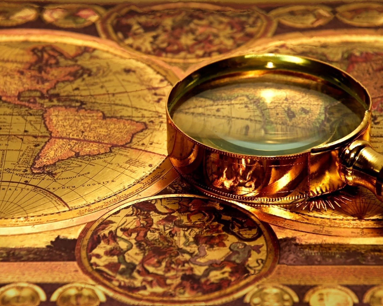 Лупа на старинной карте