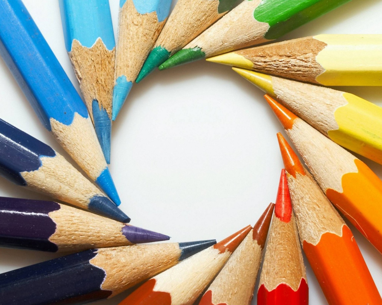 Палитра карандашей в форме круга