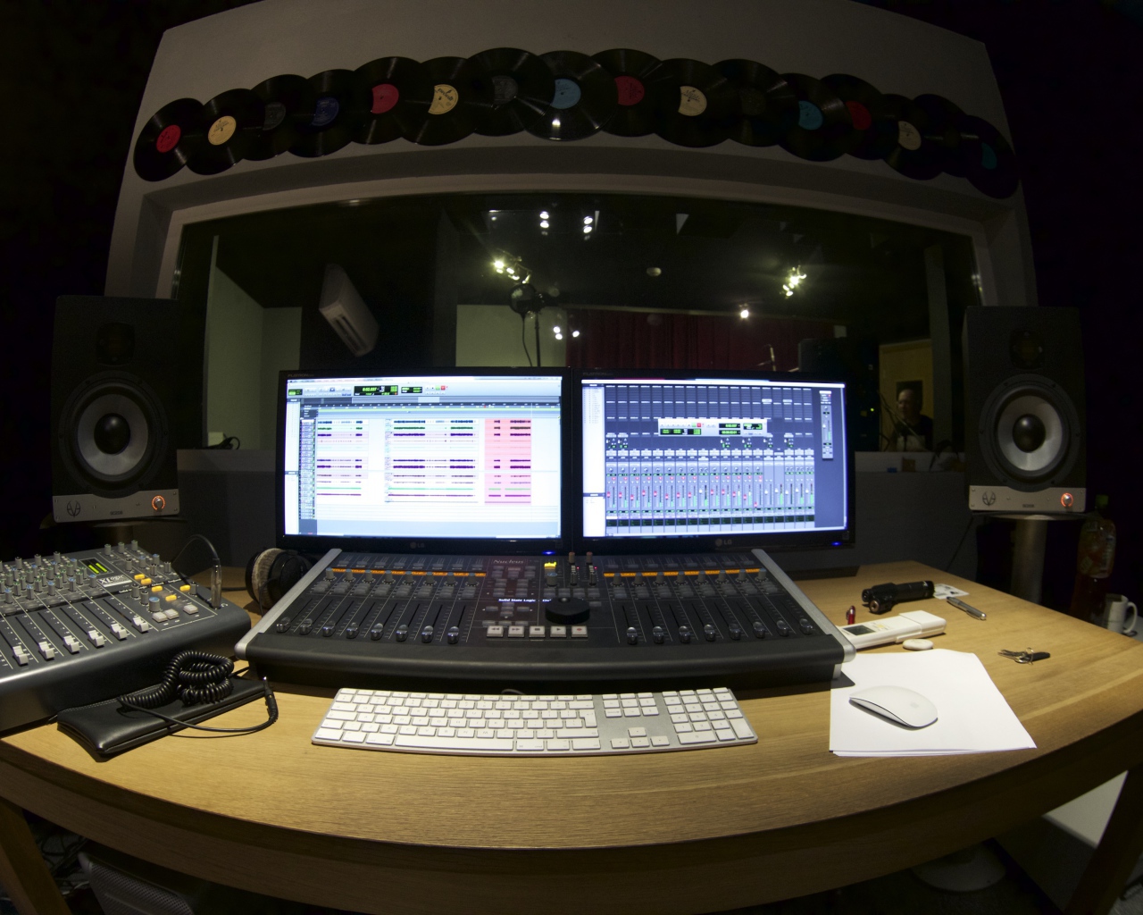 Панорамное фото студии звукозаписи