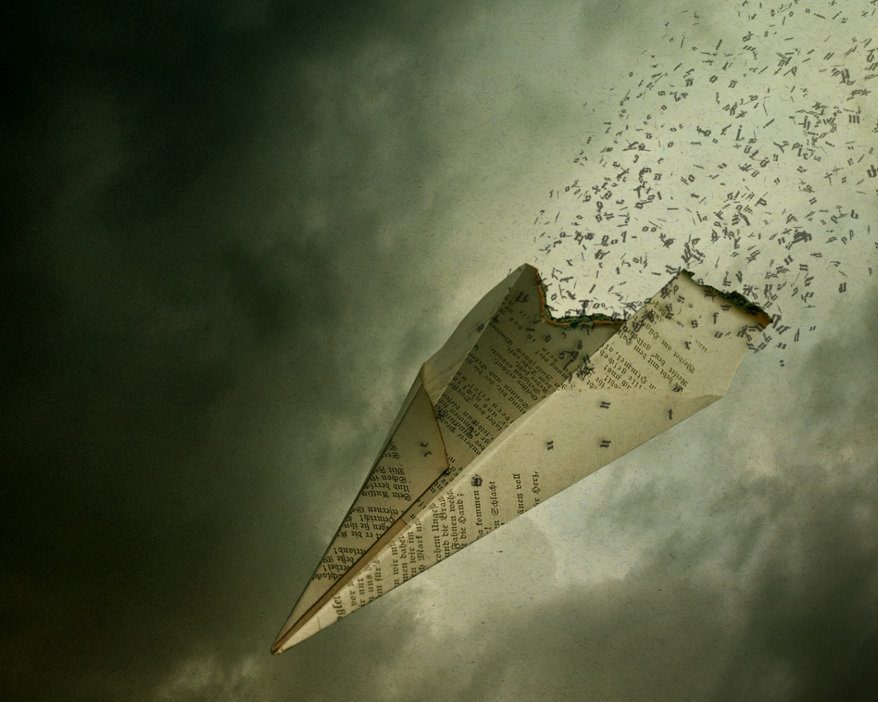 Бумажный самолет теряет буквы