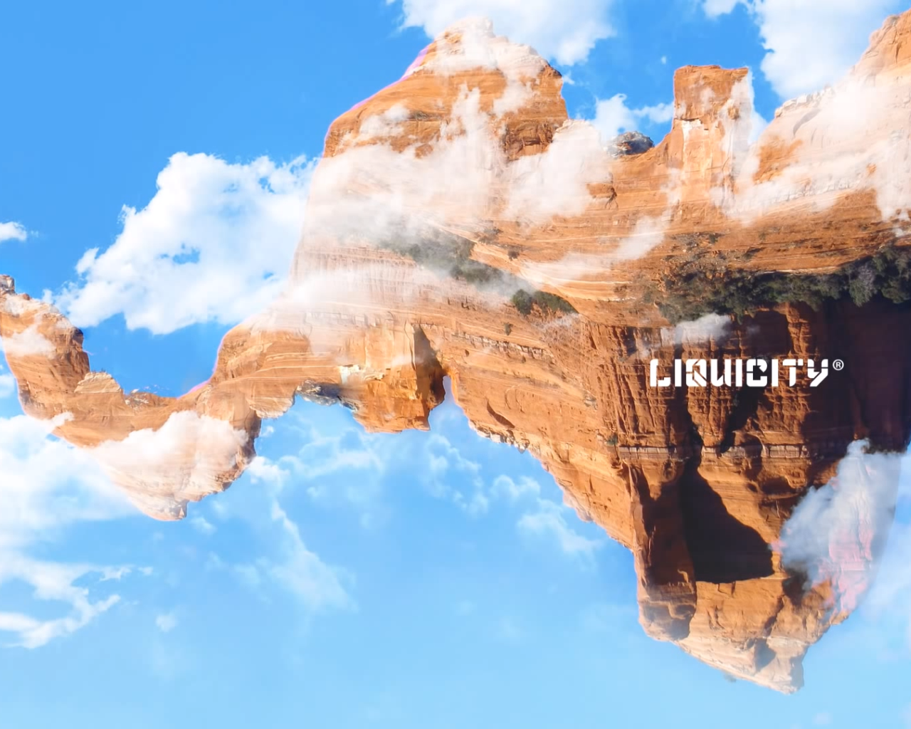 Скала летит в облаках