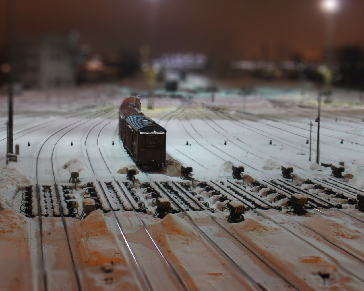 Укрытая снегом сортировочная станция