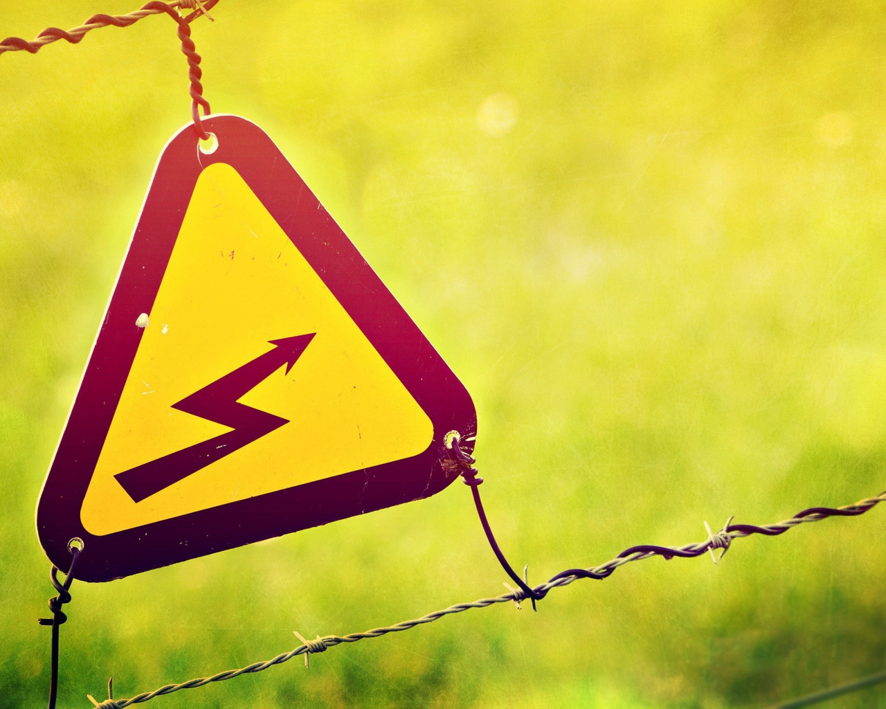 Знак опасности поражения током
