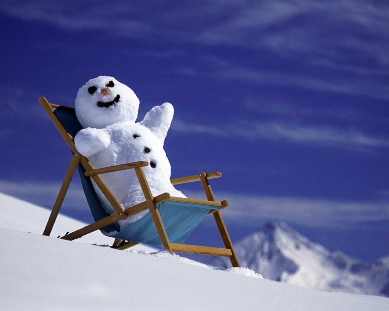 Снеговик на шезлонге