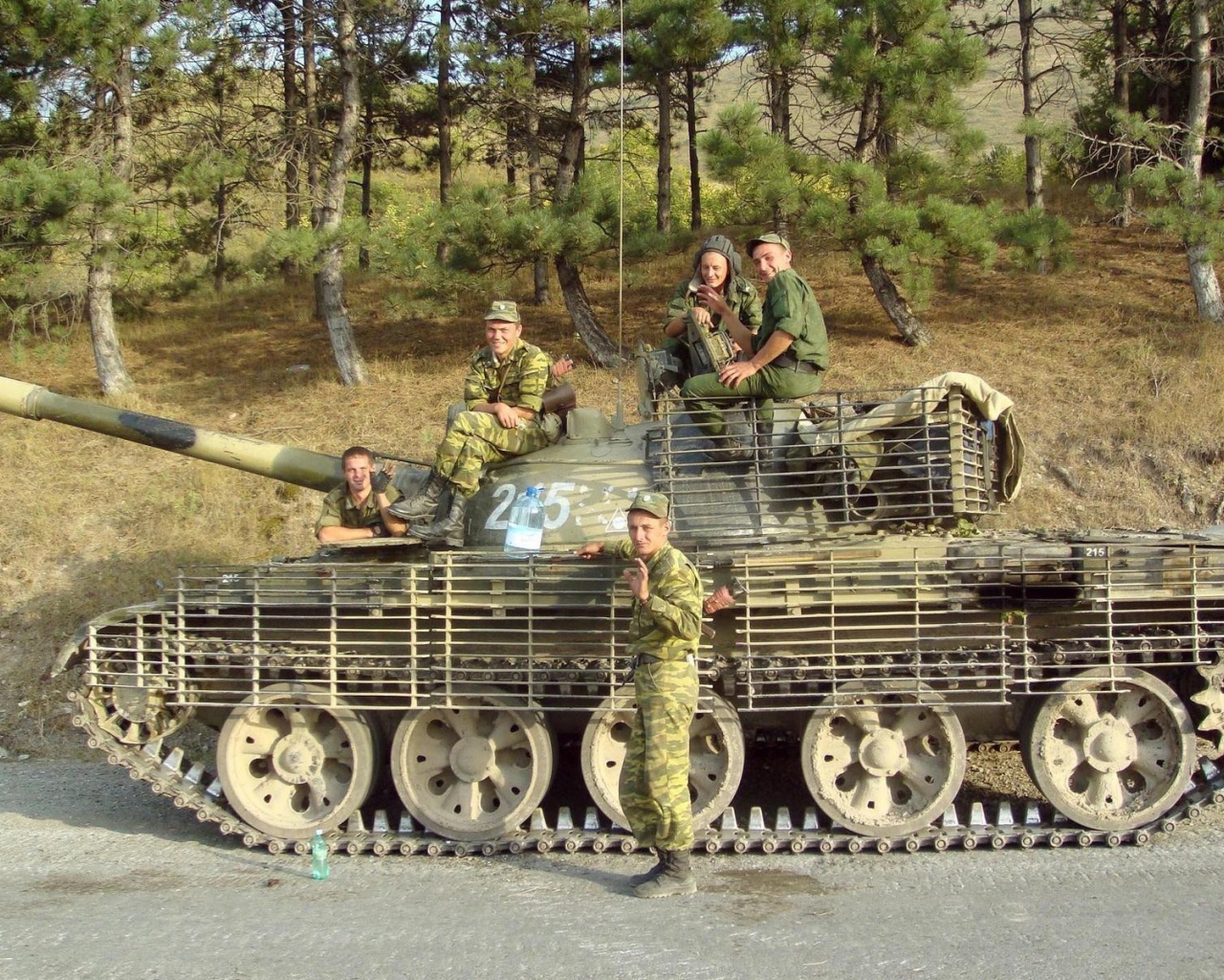 Солдаты на танке