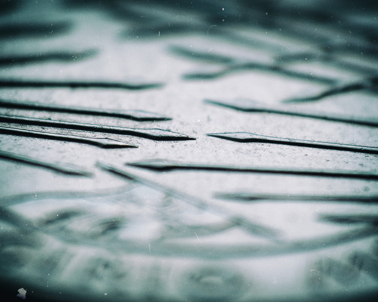 Копья направлены друг против друга