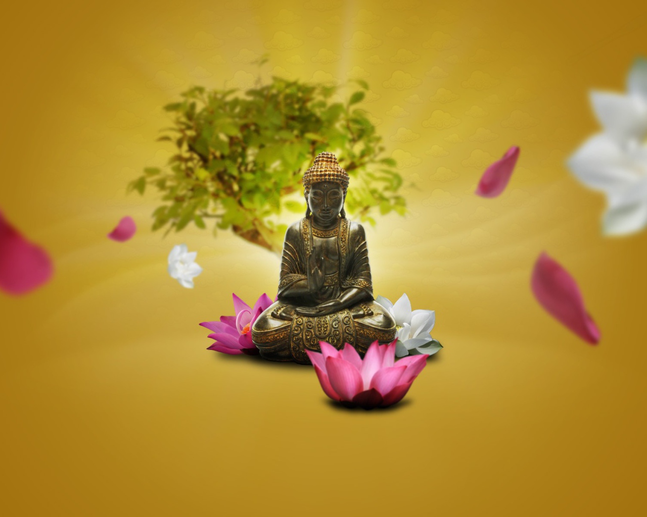 Статуэтка Будды среди цветов лотоса