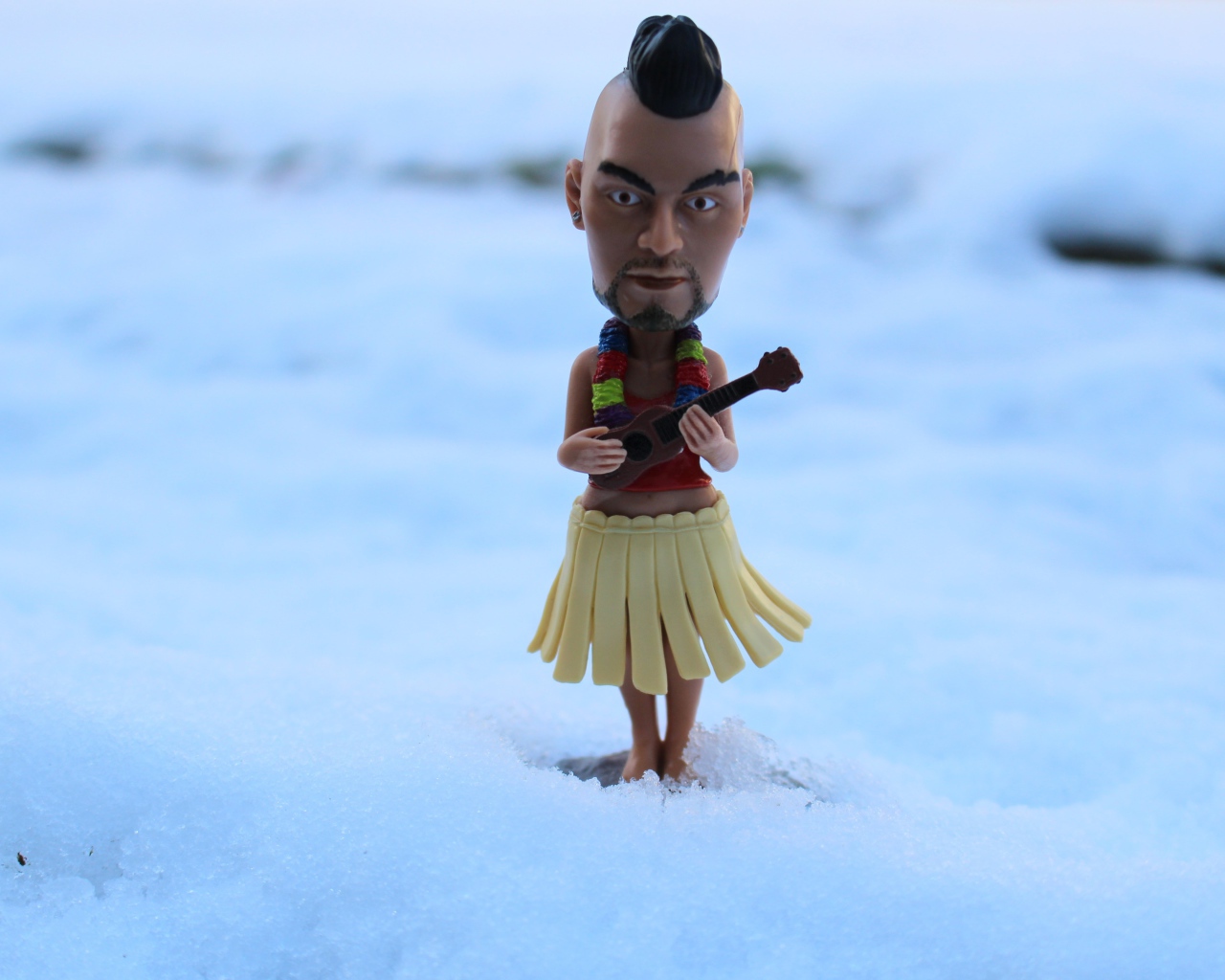 Статуэтка в виде мужчины с гитарой