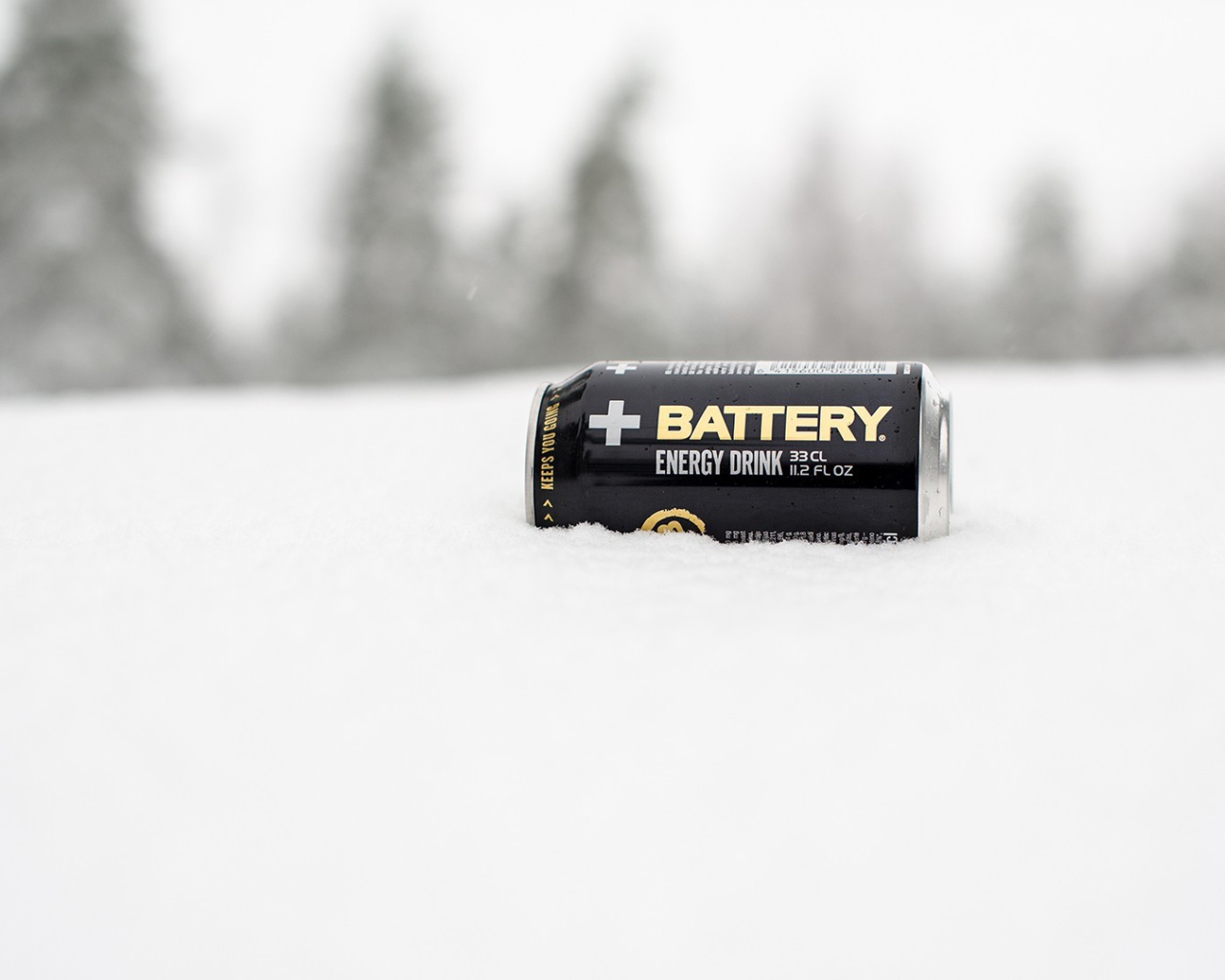 Батарейка на снегу