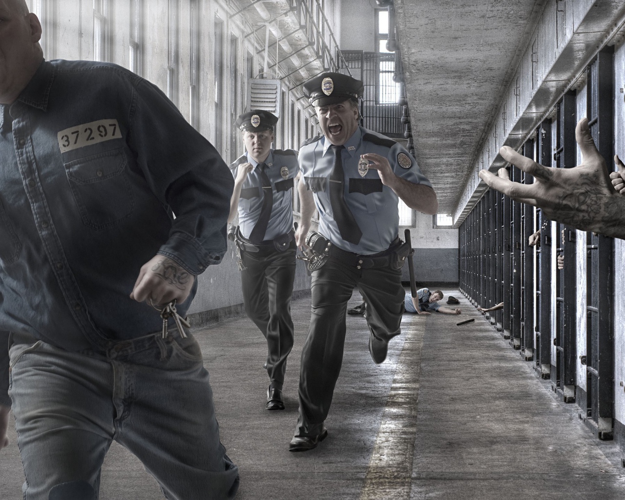 Преступник убегает от охраны в тюрьме