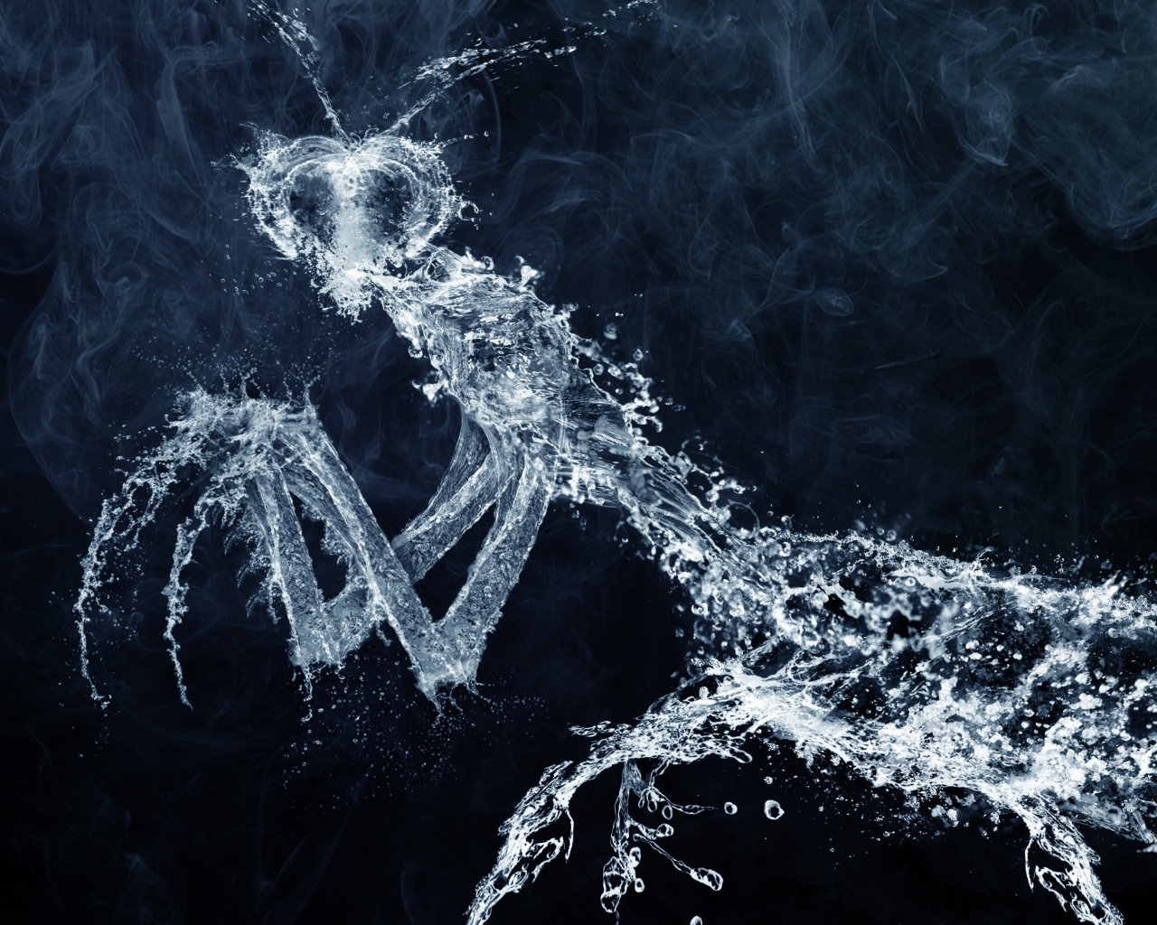 Фигурка богомола из воды