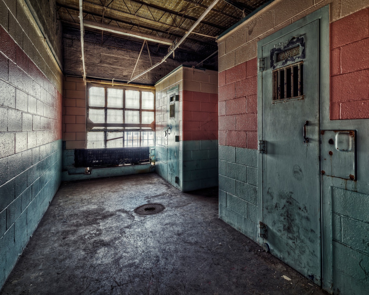 Интерьер старого здания тюрьмы