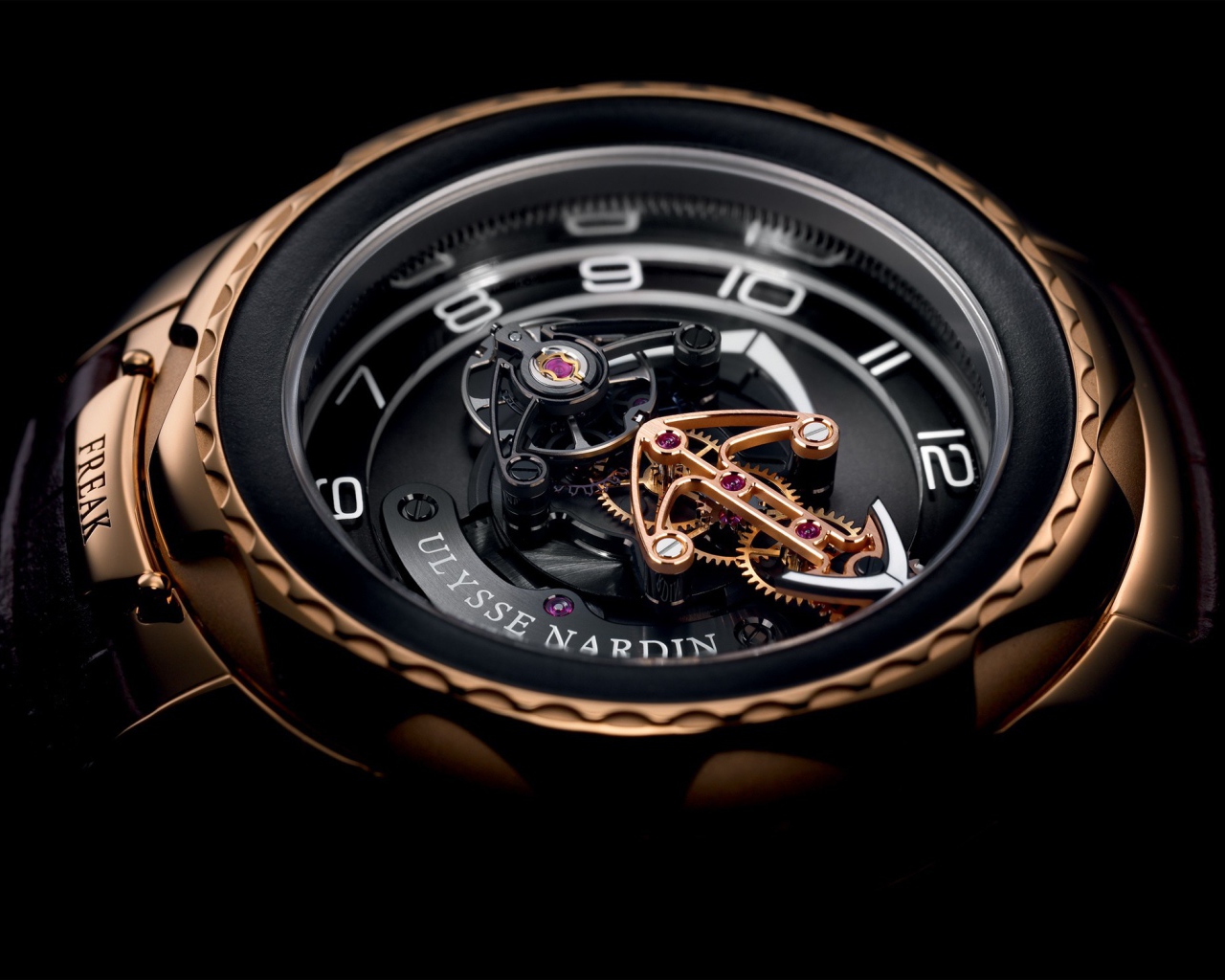 Механизм в корпусе дорогих часов