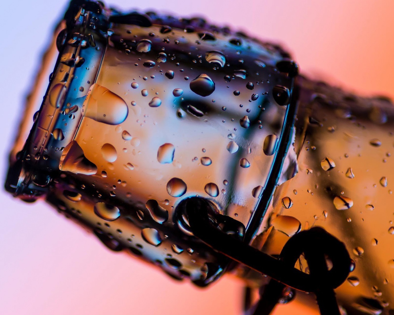 Горлышко мокрой бутылки