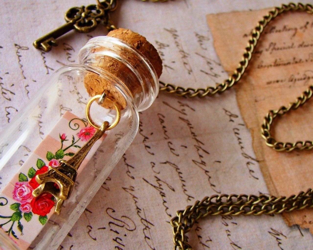 Оригинальный брелок на цепочке